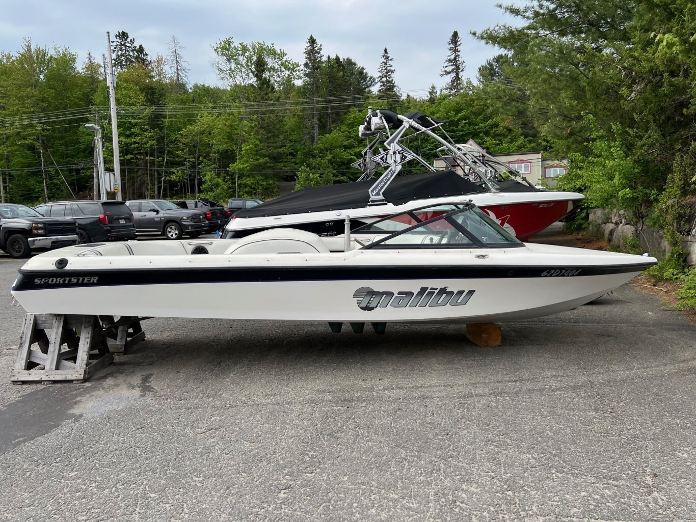 Bateau Malibu Sportster 1999 Noir (closedeck) avec moteur 310hp, Régulateur Vitesse avec Remorque Simple!