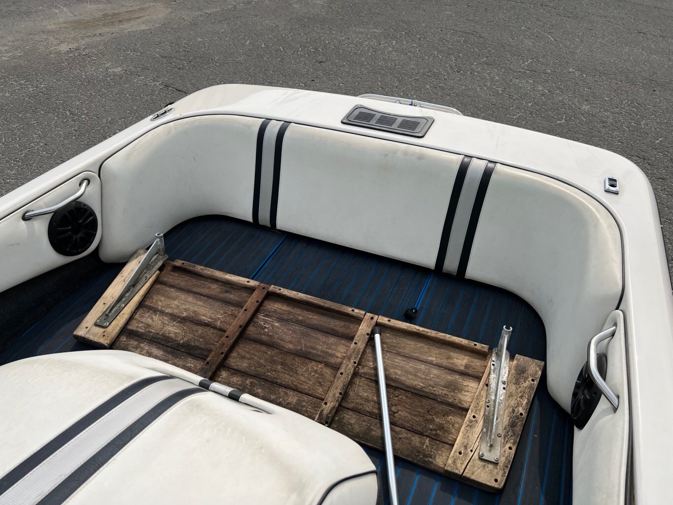 Bateau Malibu Sportster 1999 Noir (closedeck) avec moteur 310hp, Régulateur Vitesse avec Remorque Simple!