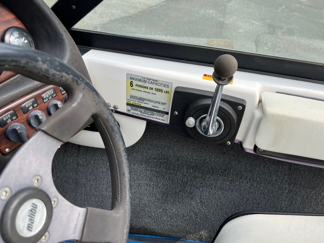 Bateau Malibu Sportster 1999 Noir (closedeck) avec moteur 310hp, Régulateur Vitesse avec Remorque Simple!