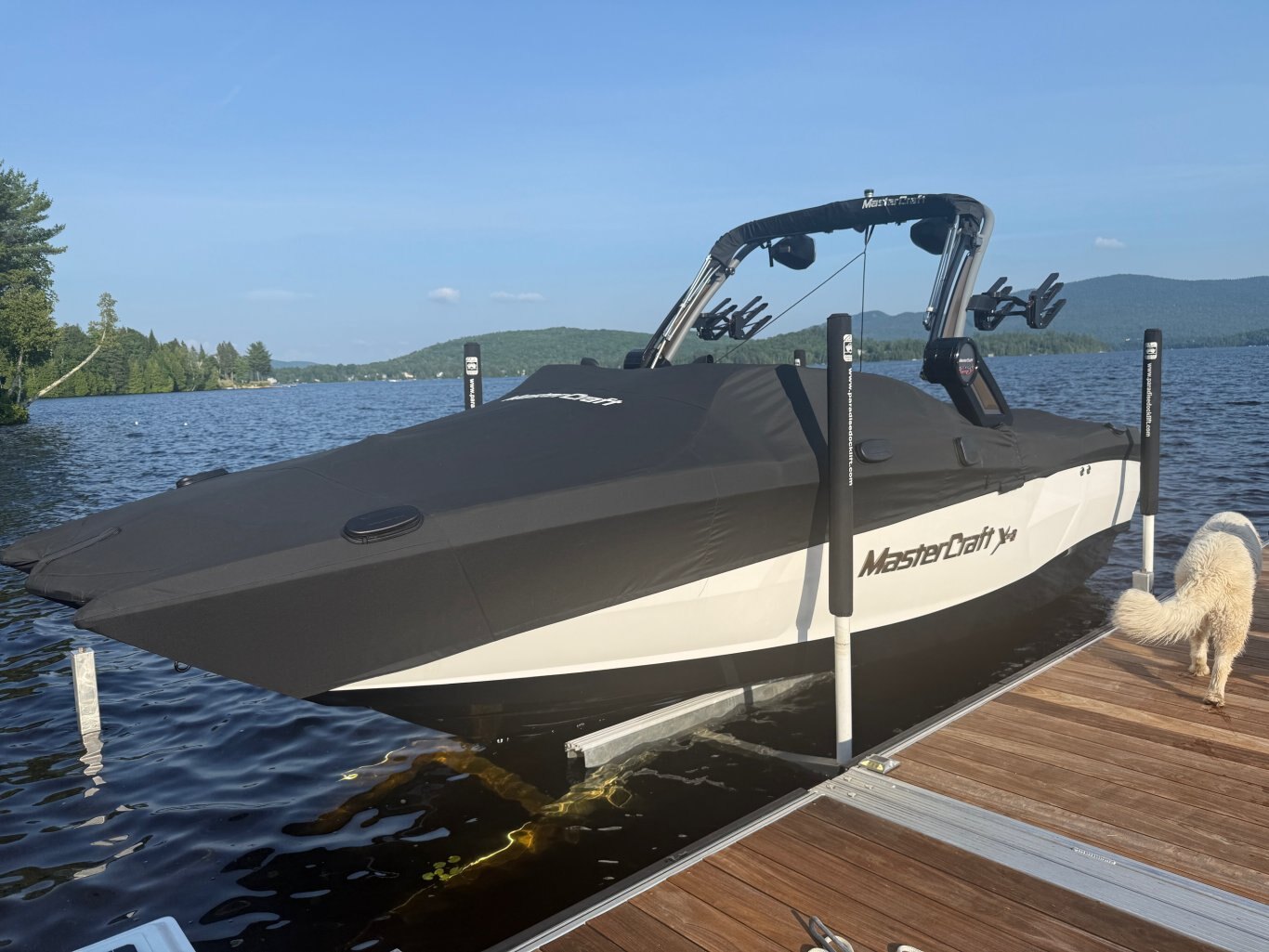 Bateau Mastercraft X Star S 23 2022 Noir & Blanc Moteur 6.2l avec + 160h Complètement Équipé pour le Wakesurf!