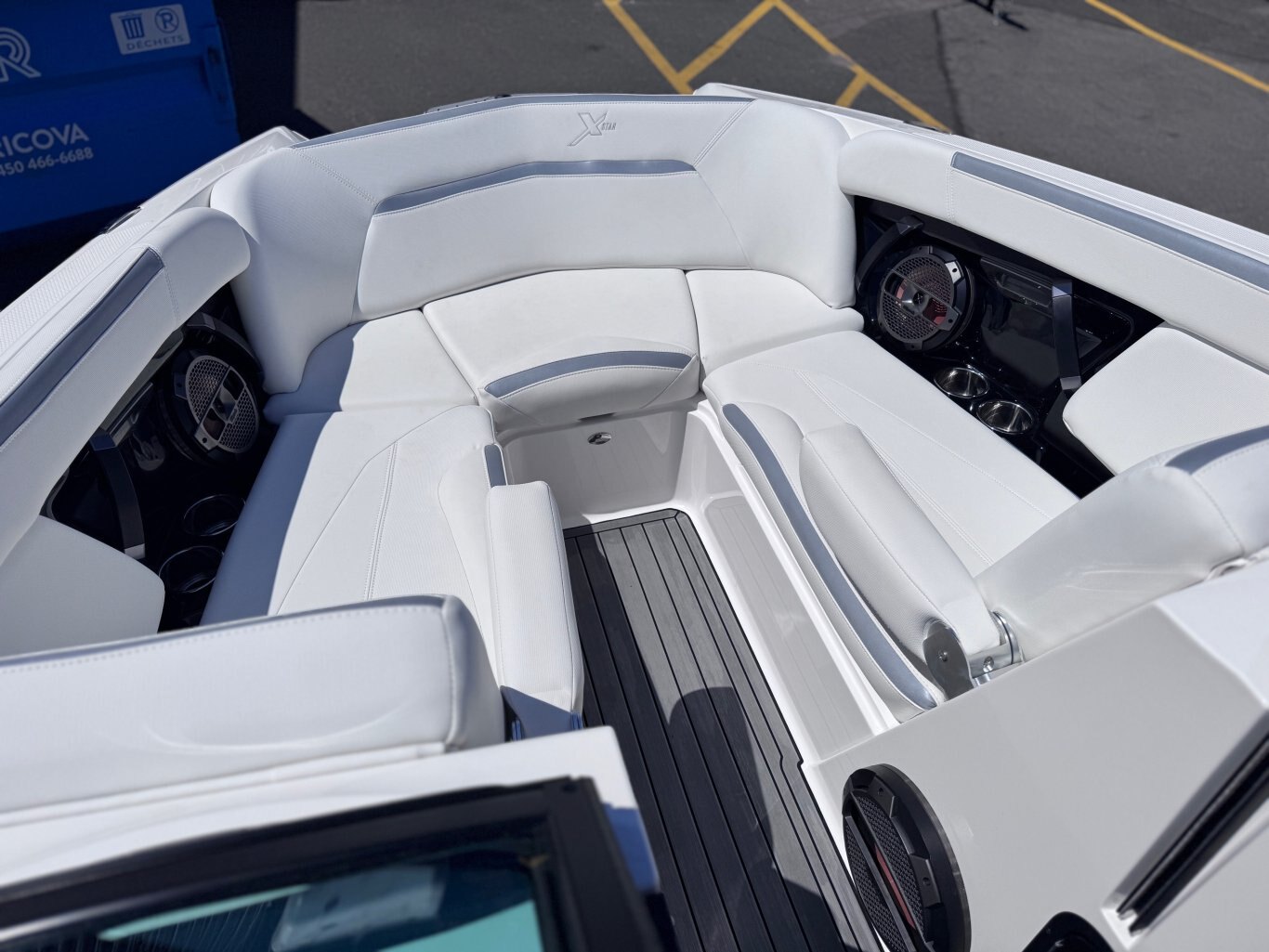 Bateau Mastercraft X Star S 23 2022 Noir & Blanc Moteur 6.2l avec + 160h Complètement Équipé pour le Wakesurf!