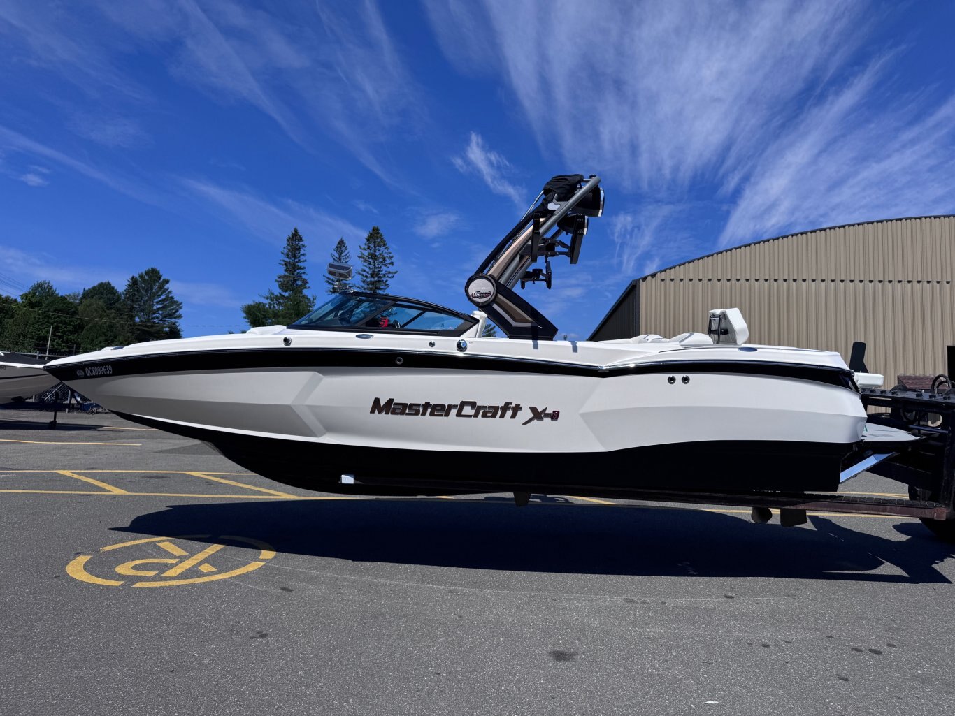 Bateau Mastercraft X Star S 23 2022 Noir & Blanc Moteur 6.2l avec + 160h Complètement Équipé pour le Wakesurf!
