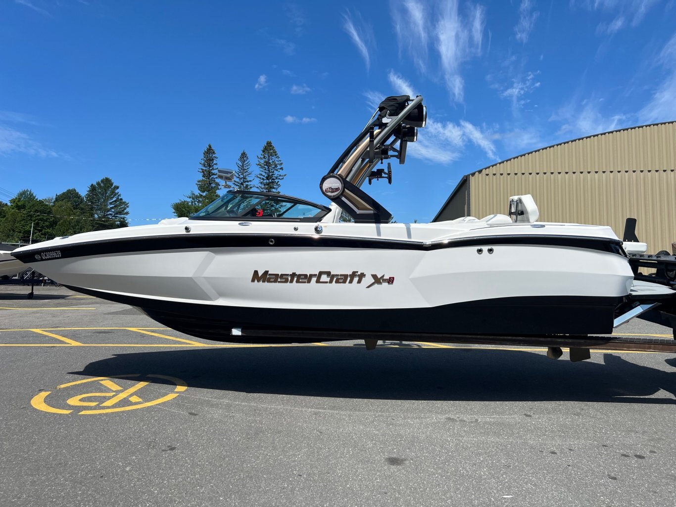 Bateau Mastercraft X Star S 23 2022 Noir & Blanc Moteur 6.2l avec + 160h Complètement Équipé pour le Wakesurf!