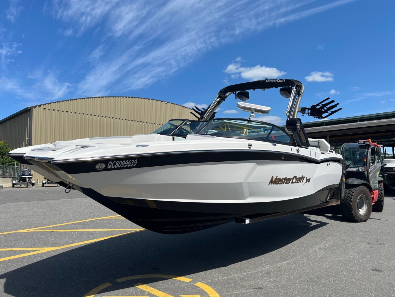 Bateau Mastercraft X Star S 23 2022 Noir & Blanc Moteur 6.2l avec + 160h Complètement Équipé pour le Wakesurf!