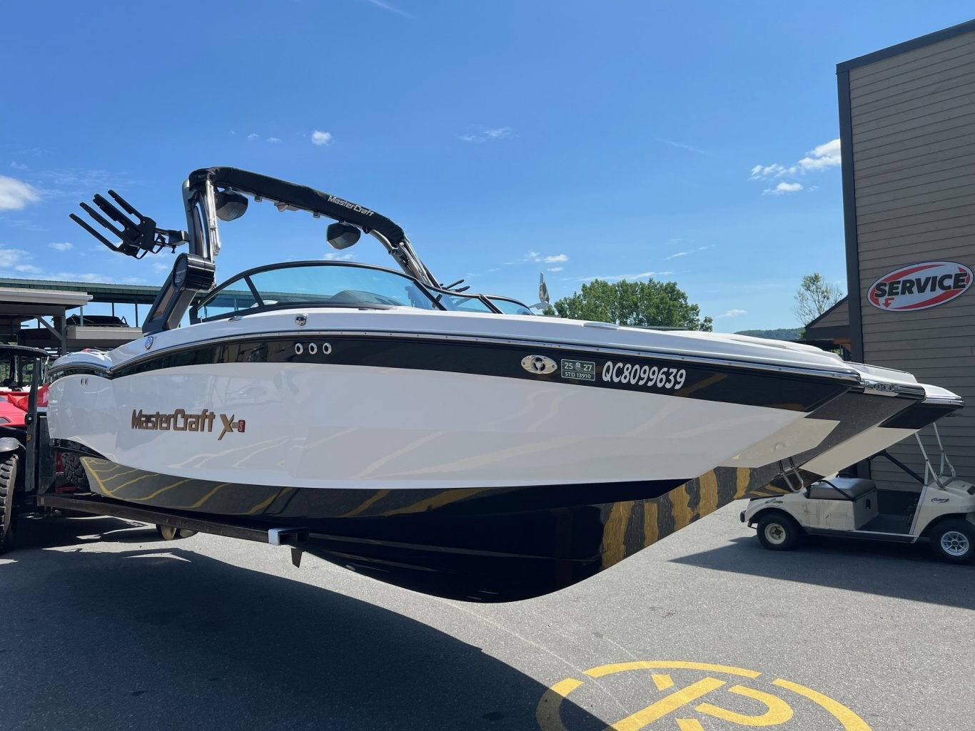 Bateau Mastercraft X Star S 23 2022 Noir & Blanc Moteur 6.2l avec + 160h Complètement Équipé pour le Wakesurf!