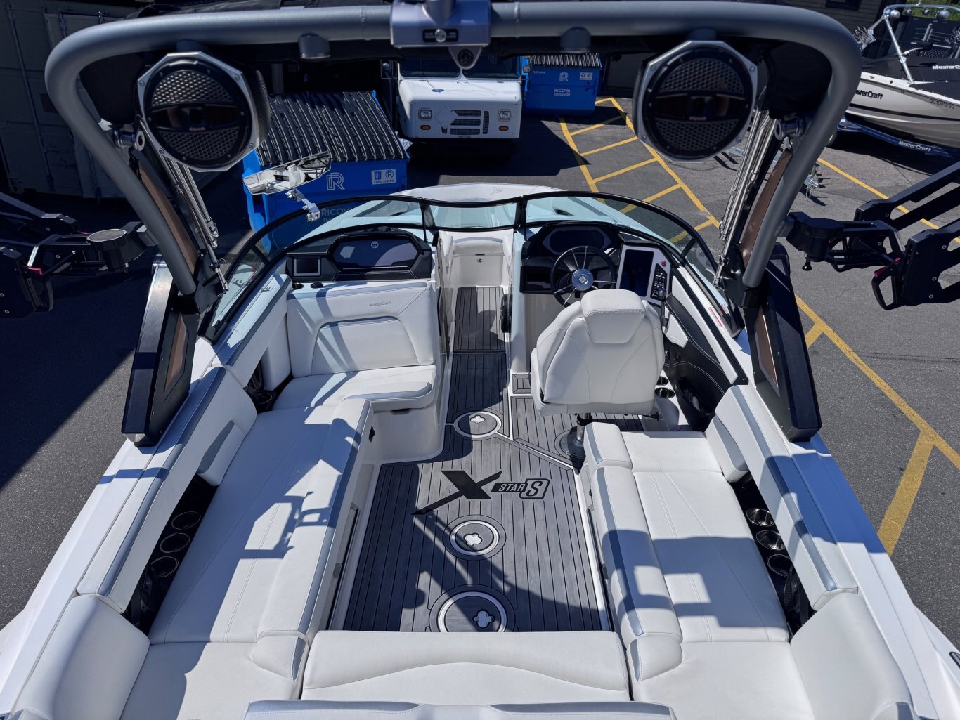 Bateau Mastercraft X Star S 23 2022 Noir & Blanc Moteur 6.2l avec + 160h Complètement Équipé pour le Wakesurf!