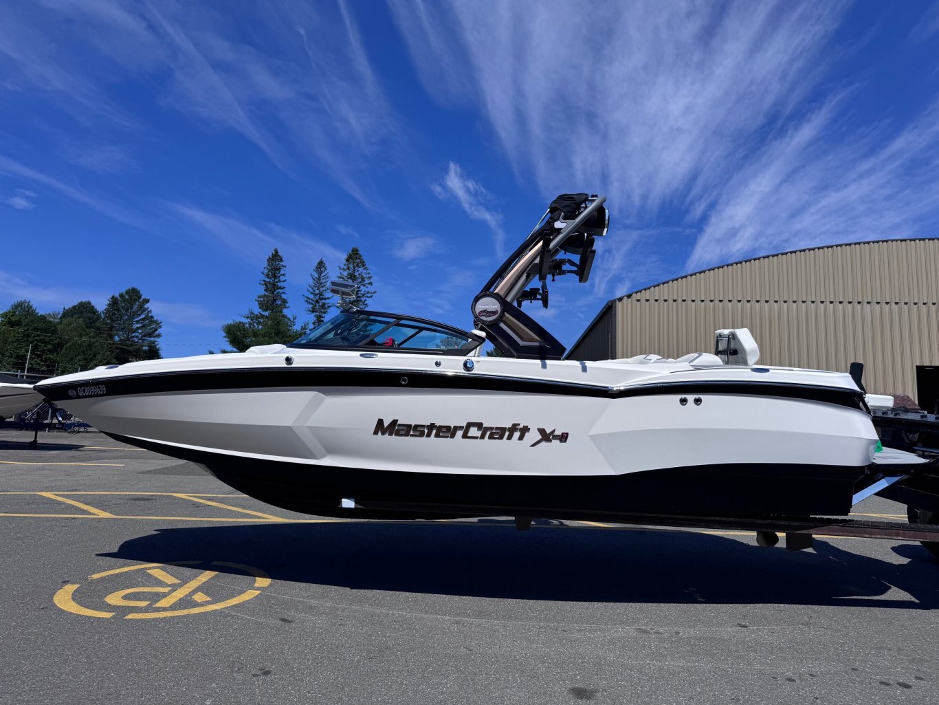 Bateau Mastercraft X Star S 23 2022 Noir & Blanc Moteur 6.2l avec + 160h Complètement Équipé pour le Wakesurf!