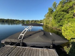 Bateau Mastercraft NXT20 2017 Noir & Gris Moteur 5.7L Ilmor avec 197h, Remorque, Complètement Équipé pour le Wakesurf!