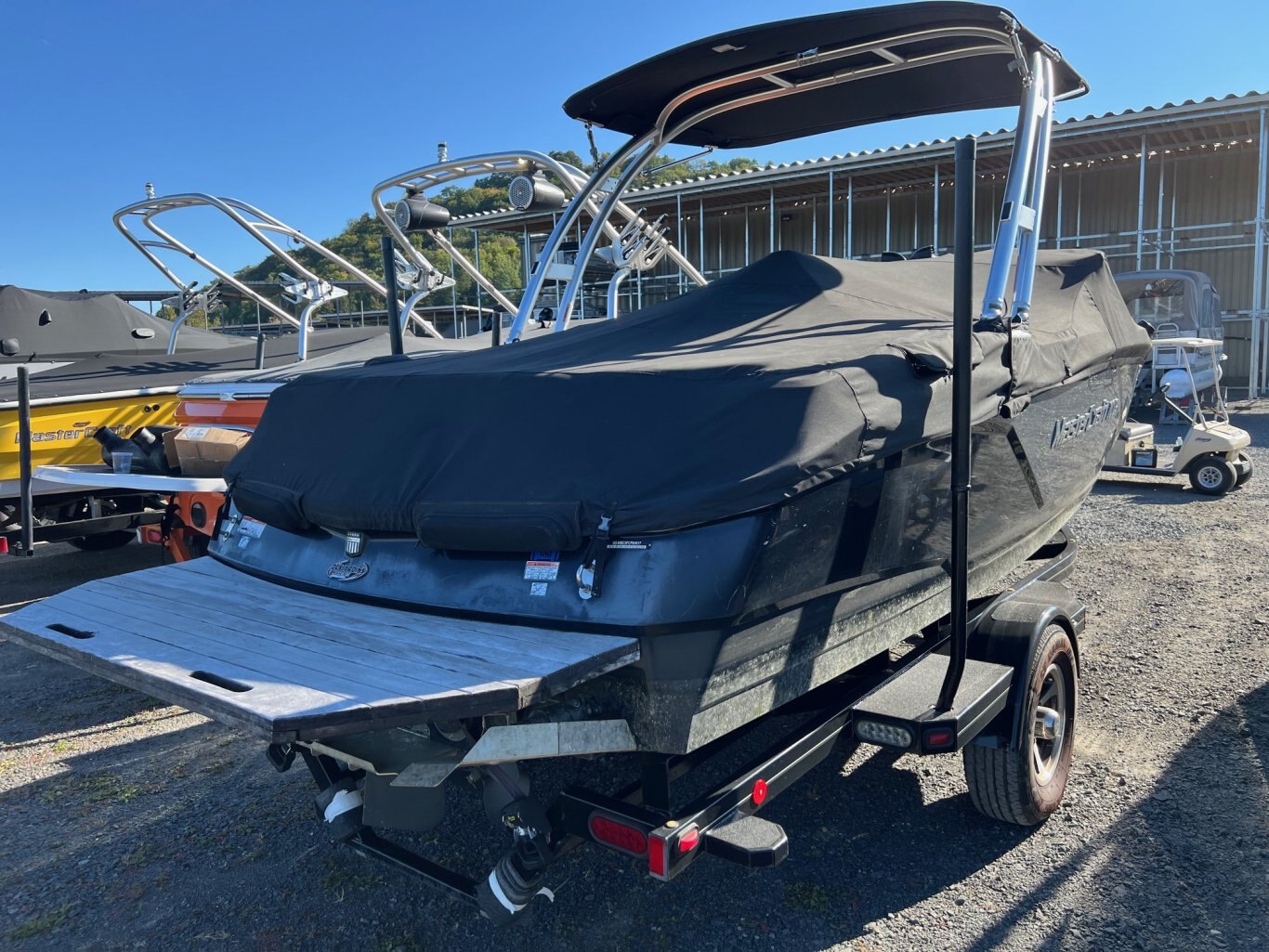 Bateau Mastercraft NXT20 2017 Noir & Gris Moteur 5.7L Ilmor avec 197h, Remorque, Complètement Équipé pour le Wakesurf!