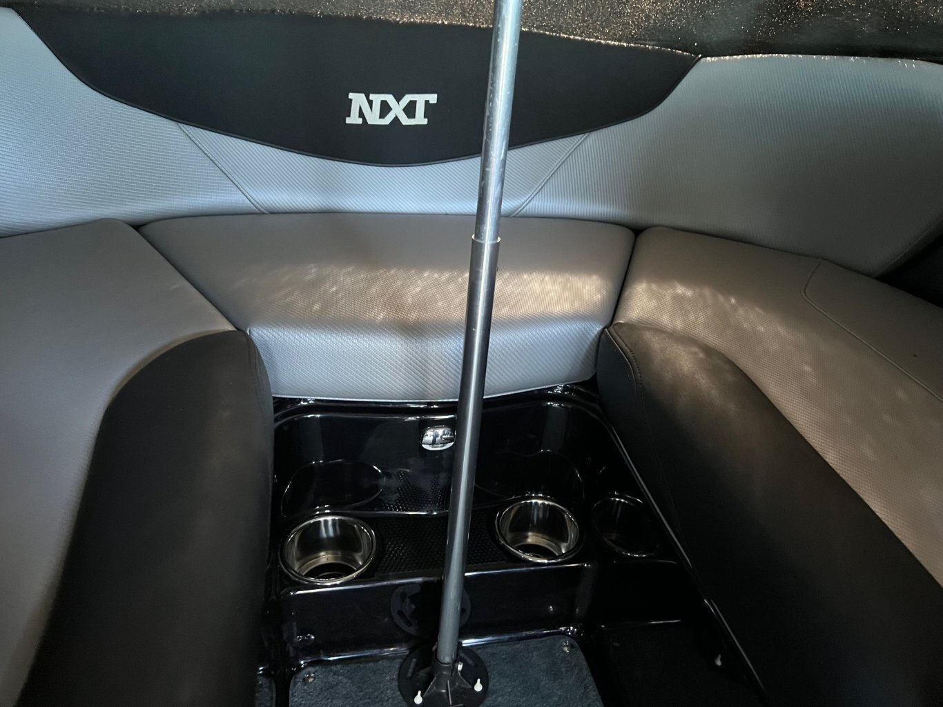 Bateau Mastercraft NXT20 2017 Noir & Gris Moteur 5.7L Ilmor avec 197h, Remorque, Complètement Équipé pour le Wakesurf!