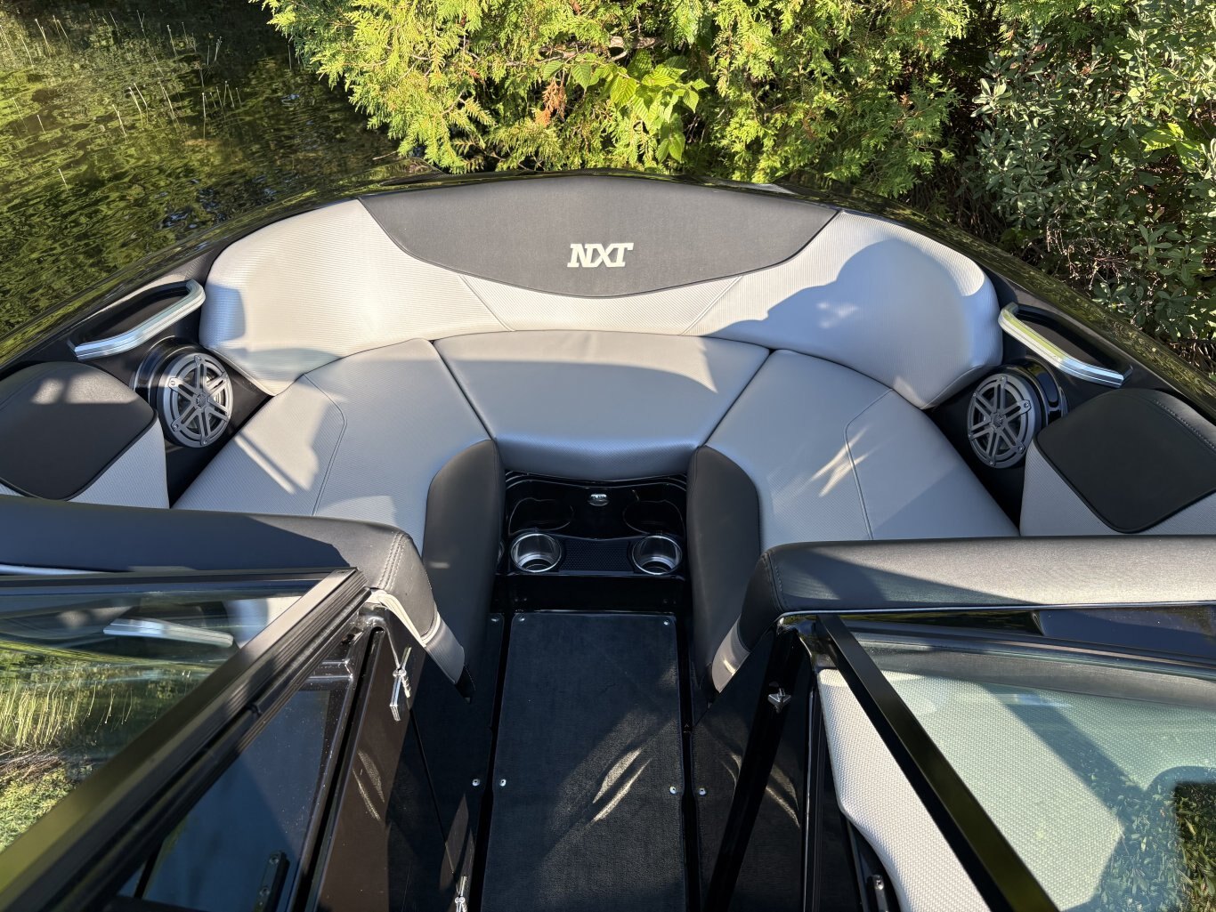 Bateau Mastercraft NXT20 2017 Noir & Gris Moteur 5.7L Ilmor avec 197h, Remorque, Complètement Équipé pour le Wakesurf!