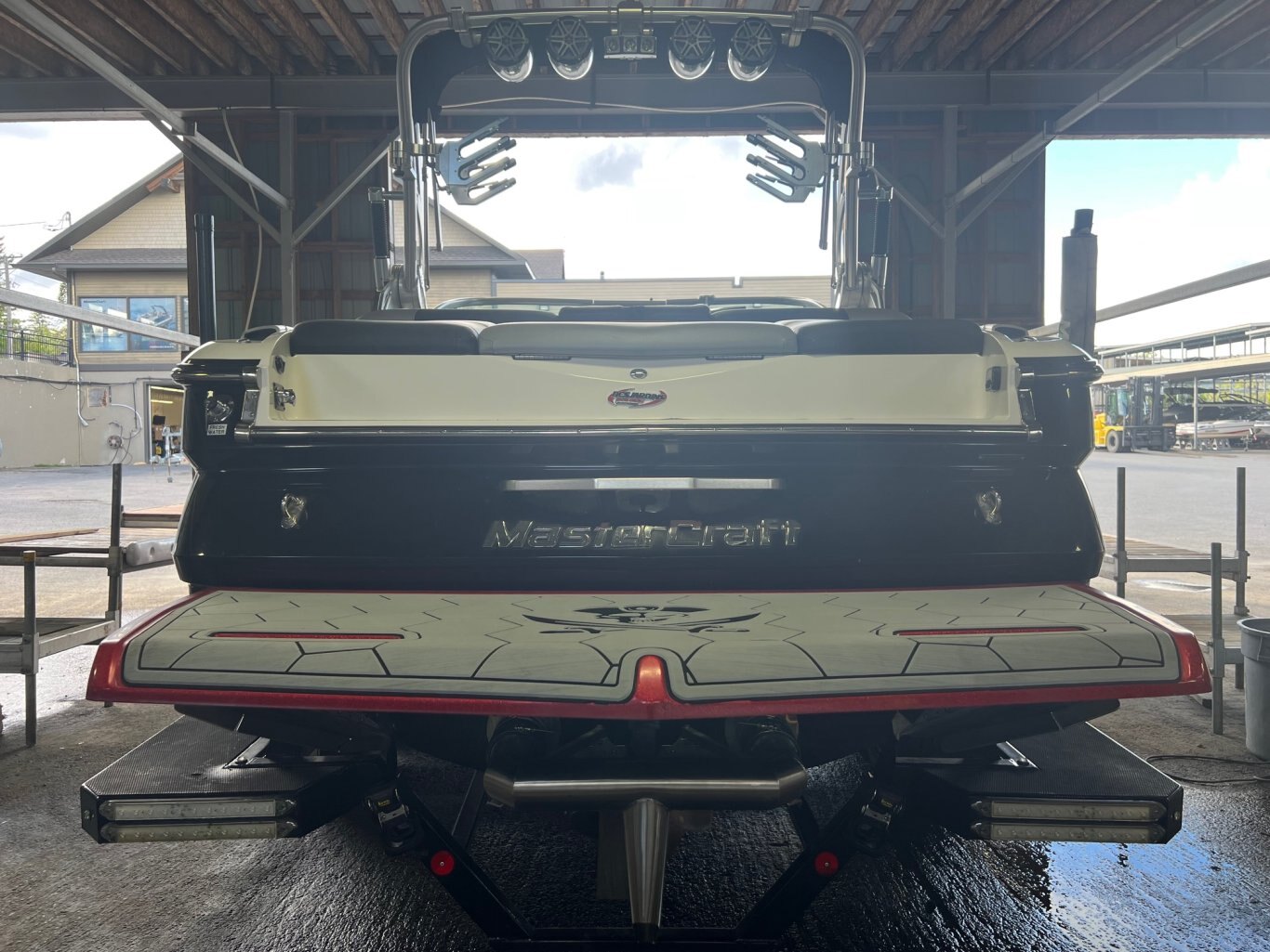 Bateau Mastercraft X35 2013 Rouge Moteur Ilmor 6.2 450heures, Surf Tabs Gen2, Remorque, Complètement Équipé!