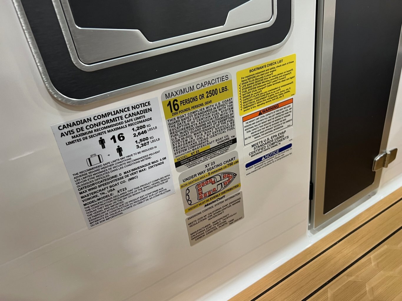 Bateau Mastercraft XT23 2026 Blanc & Tan Moteur Ilmor 5.3l Complètement Équipé pour le Wakesurf!