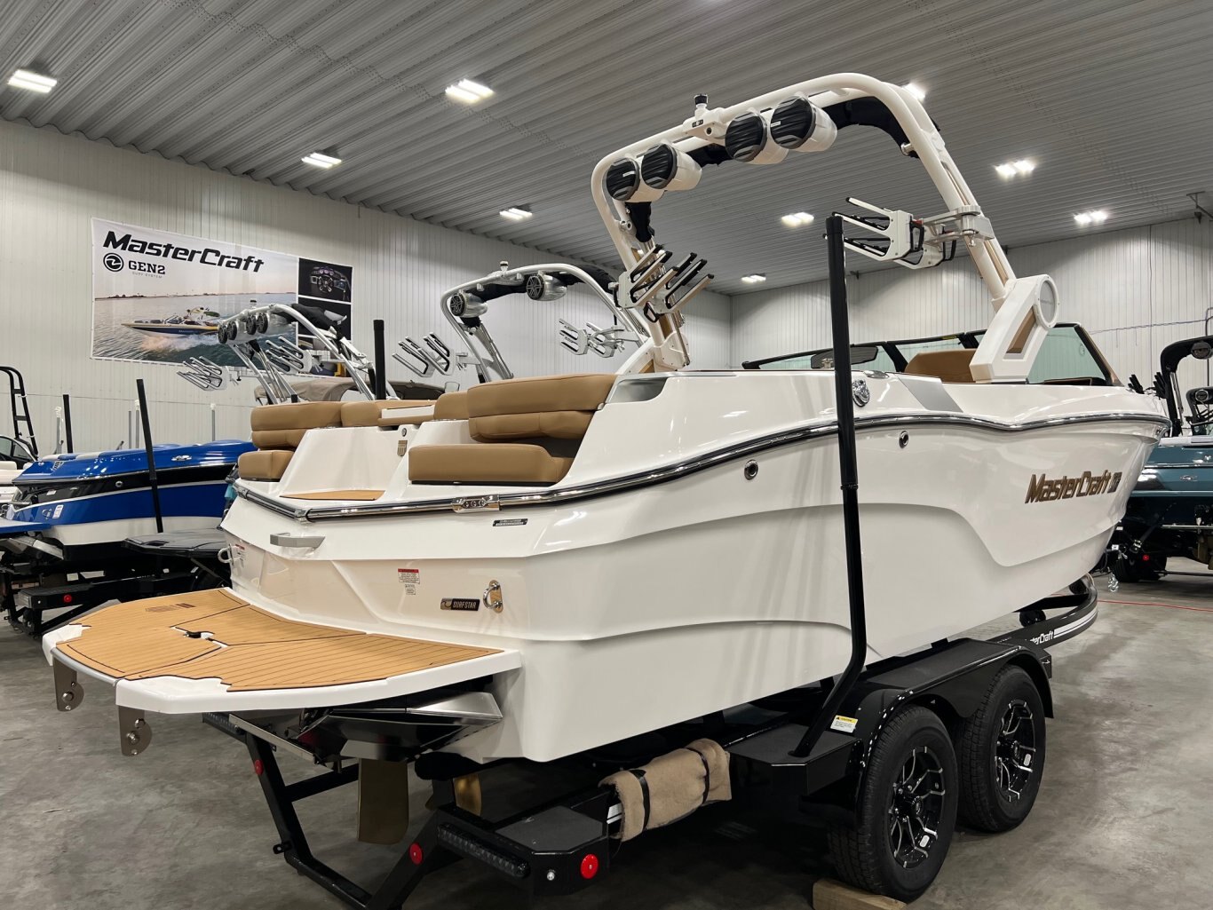 Bateau Mastercraft XT23 2026 Blanc & Tan Moteur Ilmor 5.3l Complètement Équipé pour le Wakesurf!