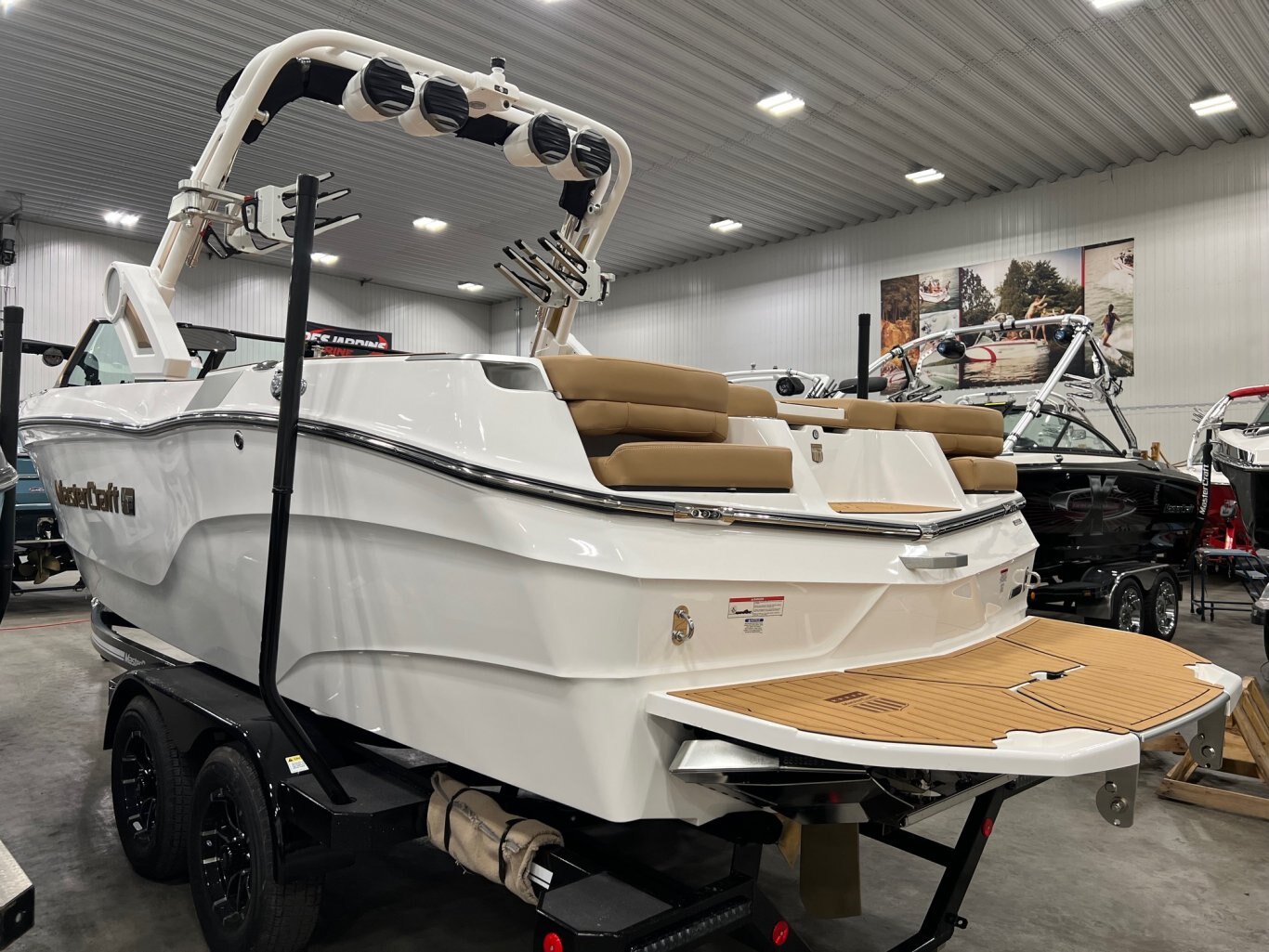 Bateau Mastercraft XT23 2026 Blanc & Tan Moteur Ilmor 5.3l Complètement Équipé pour le Wakesurf!