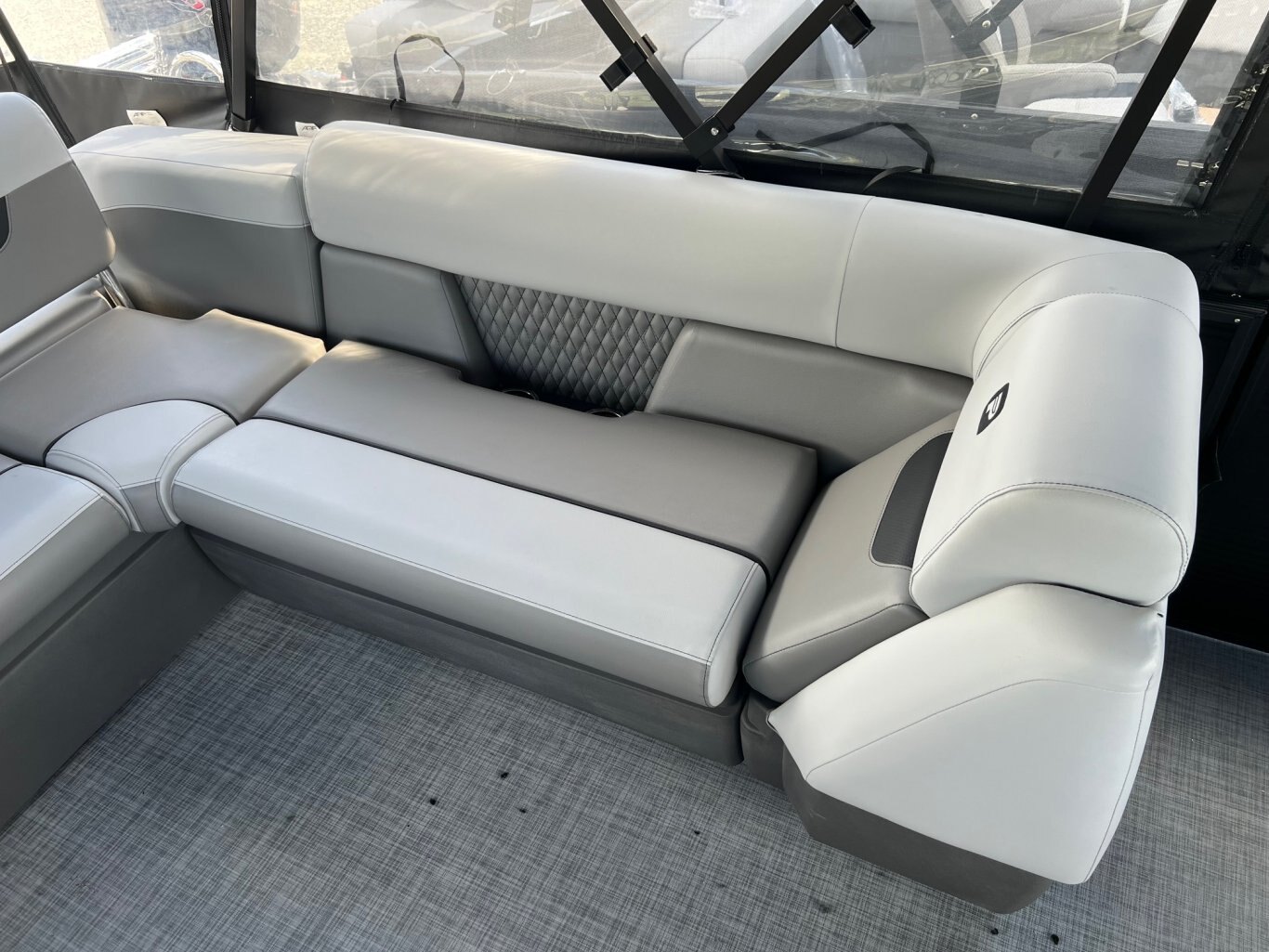 Ponton Princecraft Vectra 23RL 2026 Noir Sport Moteur Mercury 115hp Pro XS, Toit Campeur, Table, Système de sons Kicker & plus !