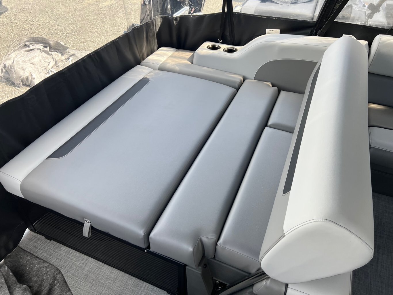 Ponton Princecraft Vectra 23RL 2026 Noir Sport Moteur Mercury 115hp Pro XS, Toit Campeur, Table, Système de sons Kicker & plus !