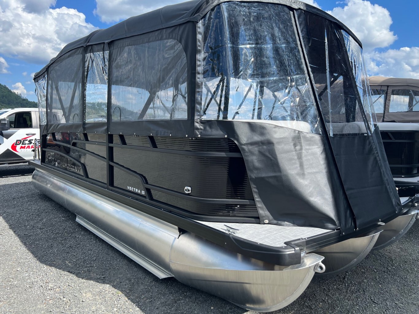 Ponton Princecraft Vectra 23RL 2026 Noir Sport Moteur Mercury 115hp Pro XS, Toit Campeur, Table, Système de sons Kicker & plus !