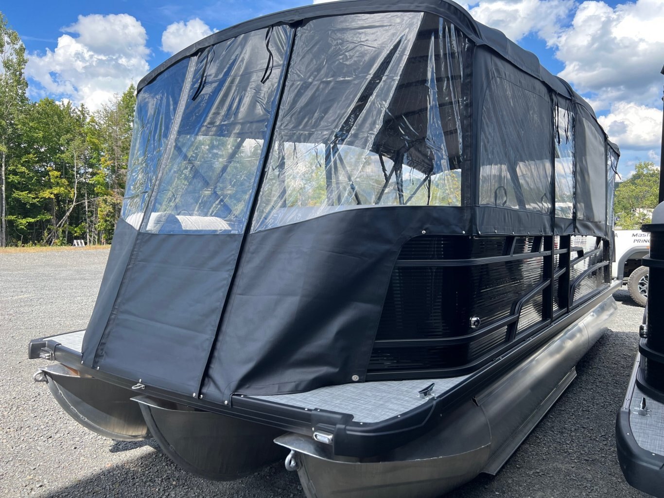 Ponton Princecraft Vectra 23RL 2026 Noir Sport Moteur Mercury 115hp Pro XS, Toit Campeur, Table, Système de sons Kicker & plus !