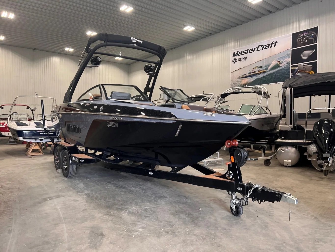 Bateau Malibu Wakesetter LSV22 2019 Noir & Gris Moteur Monsoon M5Di 146h, Remorque, Complètement Équipé!