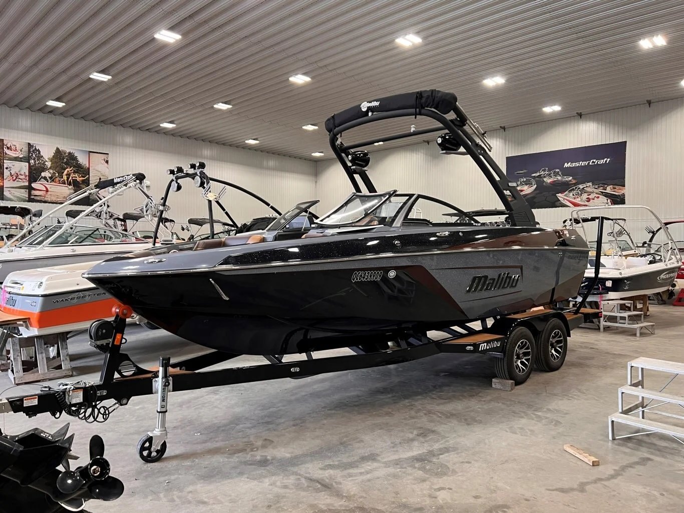 Bateau Malibu Wakesetter LSV22 2019 Noir & Gris Moteur Monsoon M5Di 146h, Remorque, Complètement Équipé!