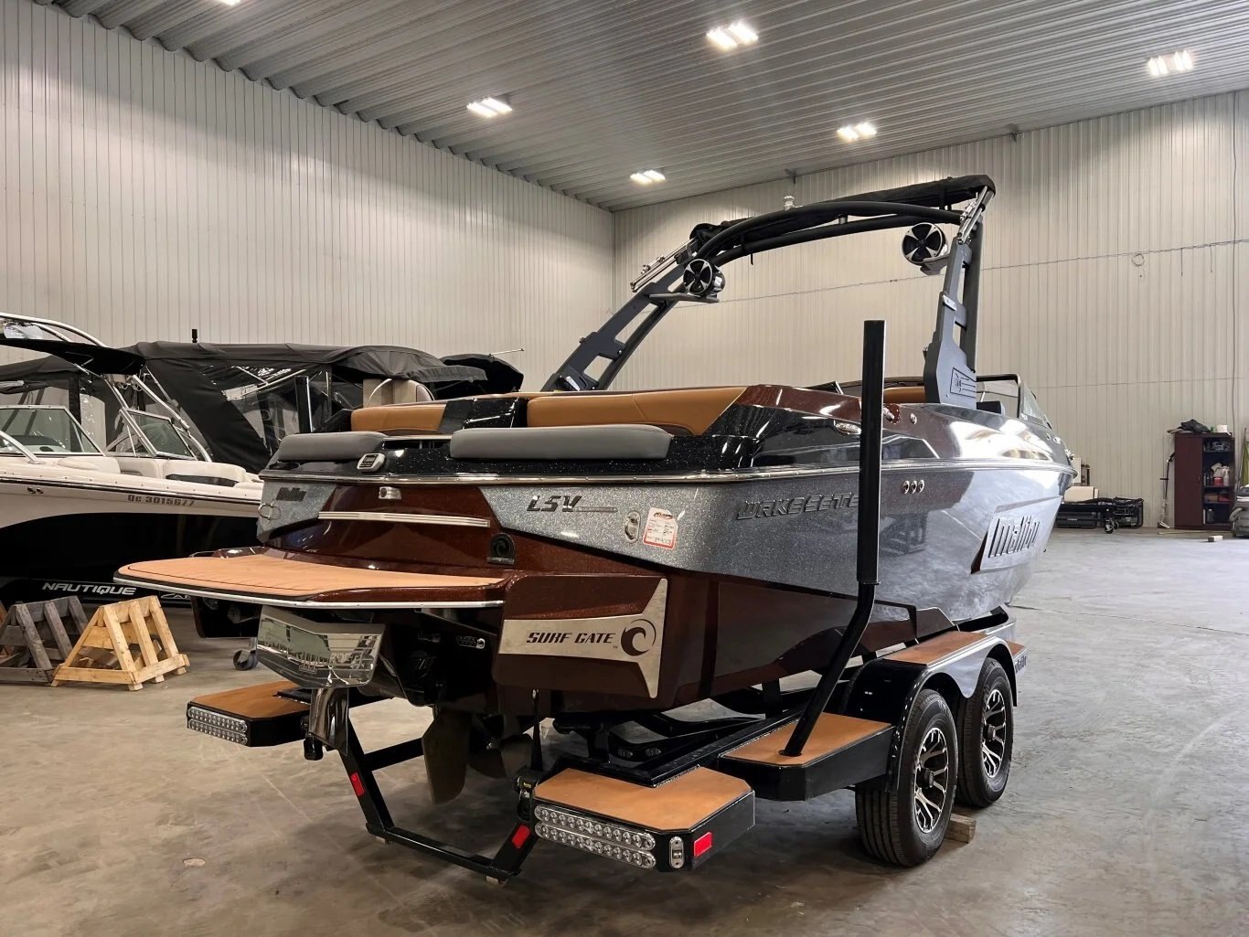 Bateau Malibu Wakesetter LSV22 2019 Noir & Gris Moteur Monsoon M5Di 146h, Remorque, Complètement Équipé!