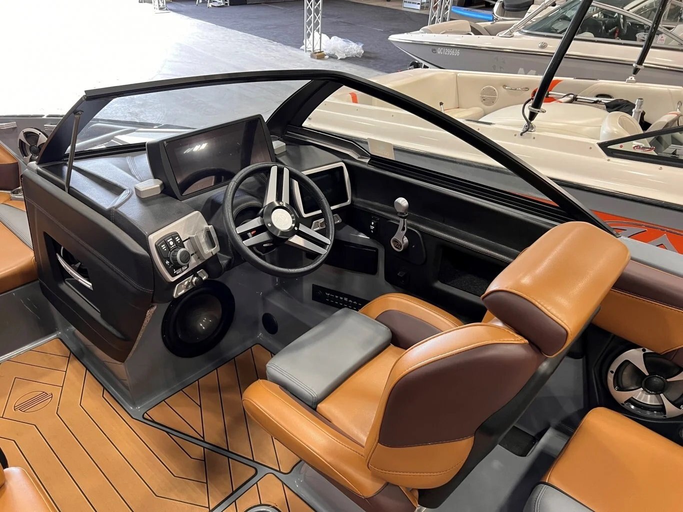 Bateau Malibu Wakesetter LSV22 2019 Noir & Gris Moteur Monsoon M5Di 146h, Remorque, Complètement Équipé!