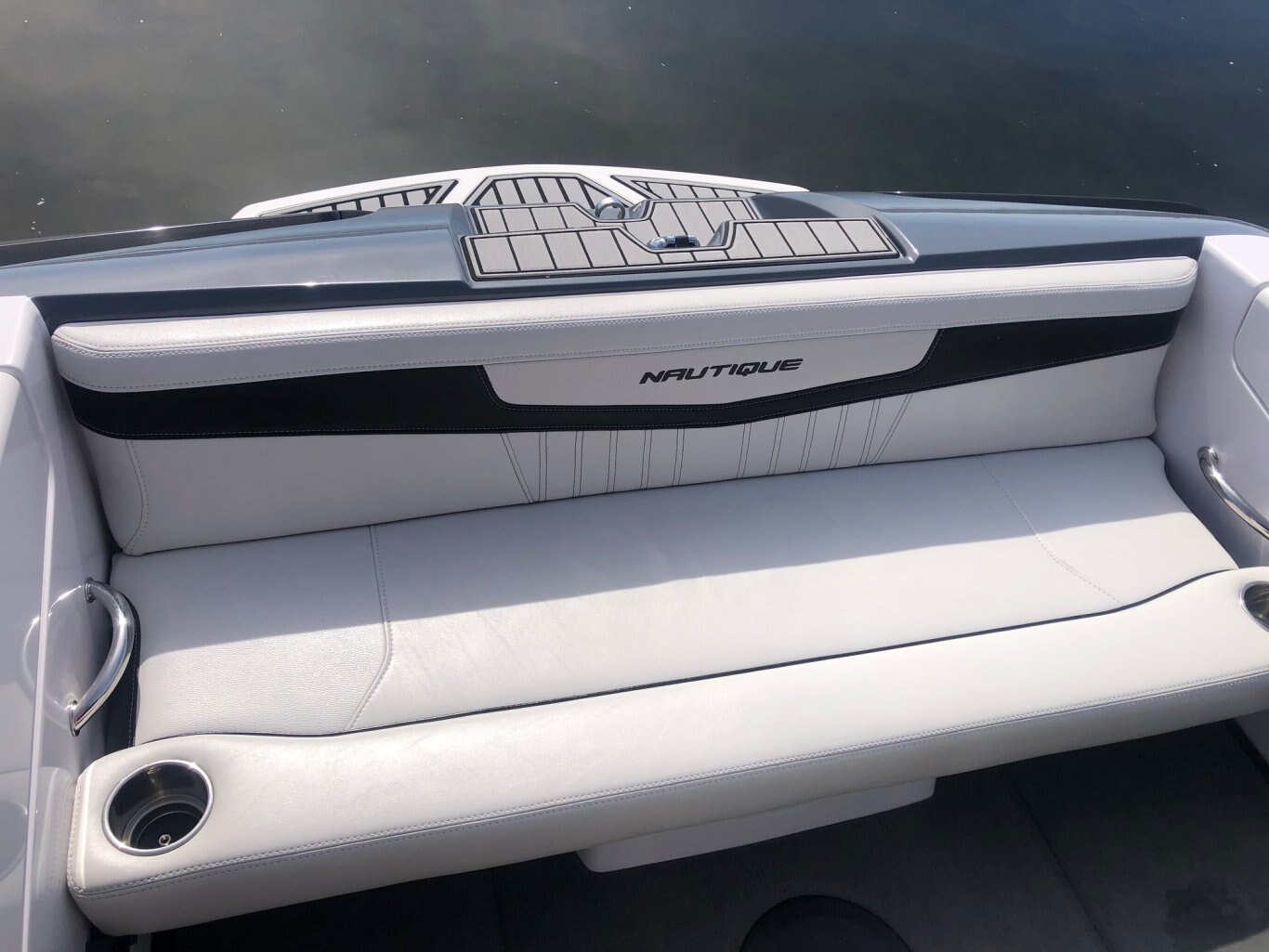 Bateau Correct Craft Ski Nautique 200 2014 Noir & Blanc avec Moteur PCM RZ409 385 heures, Remorque, Pour le Slalom !