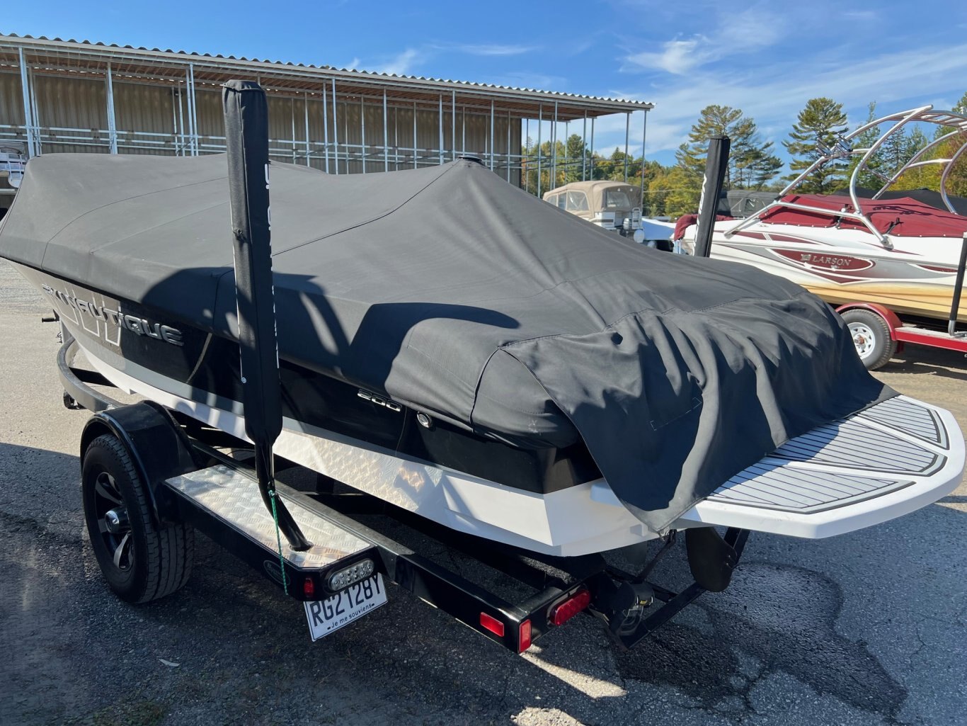 Bateau Correct Craft Ski Nautique 200 2014 Noir & Blanc avec Moteur PCM RZ409 385 heures, Remorque, Pour le Slalom !