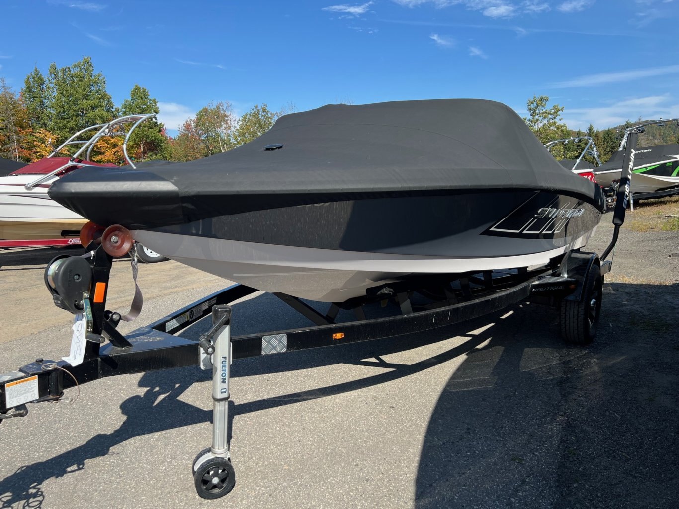 Bateau Correct Craft Ski Nautique 200 2014 Noir & Blanc avec Moteur PCM RZ409 385 heures, Remorque, Pour le Slalom !