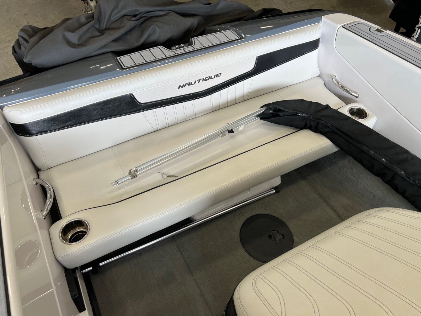 Bateau Correct Craft Ski Nautique 200 2014 Noir & Blanc avec Moteur PCM RZ409 385 heures, Remorque, Pour le Slalom !