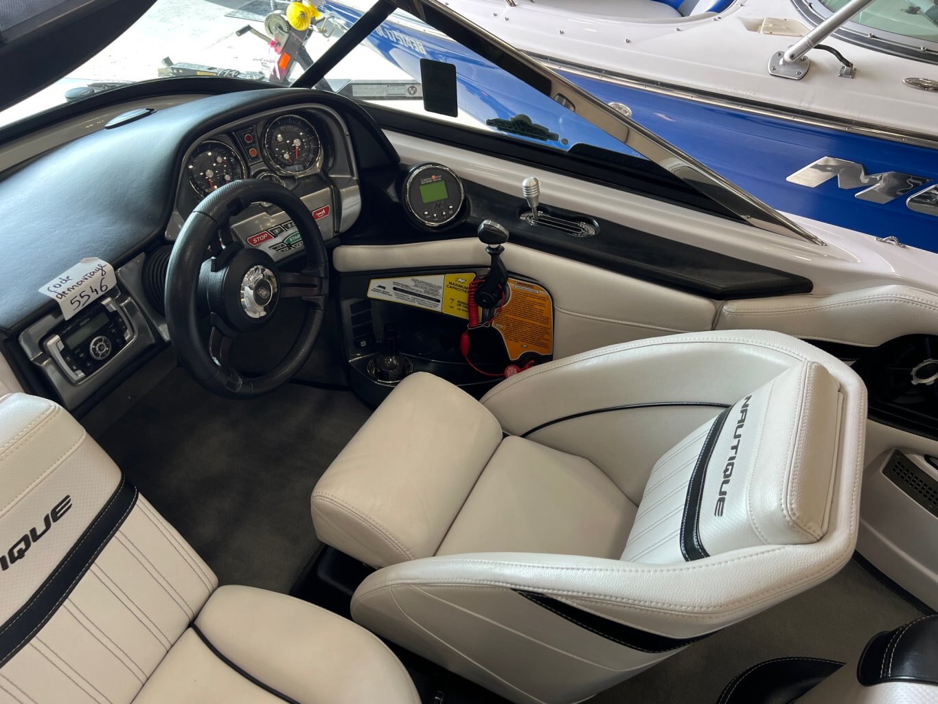 Bateau Correct Craft Ski Nautique 200 2014 Noir & Blanc avec Moteur PCM RZ409 385 heures, Remorque, Pour le Slalom !