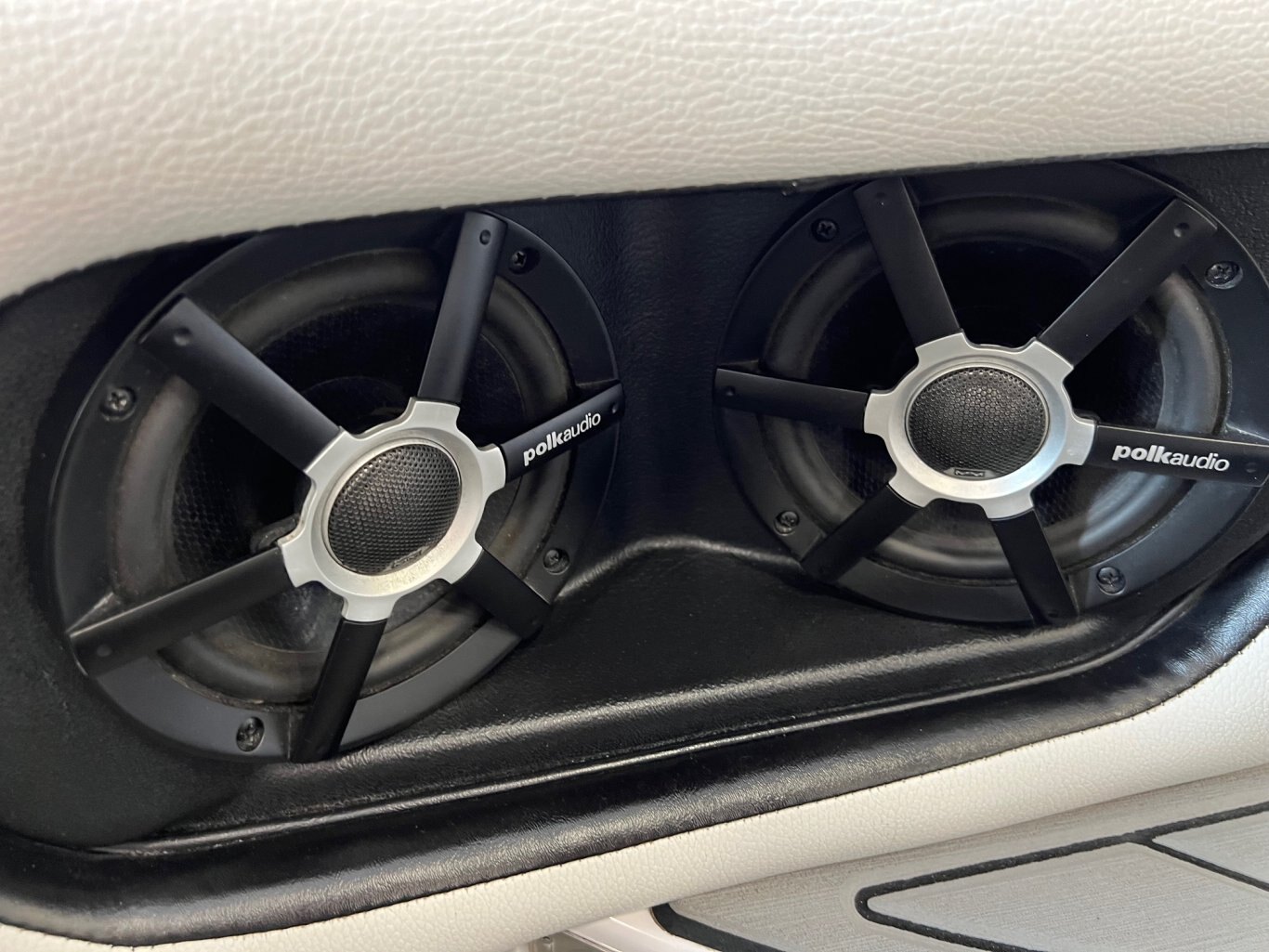 Bateau Correct Craft Ski Nautique 200 2014 Noir & Blanc avec Moteur PCM RZ409 385 heures, Remorque, Pour le Slalom !