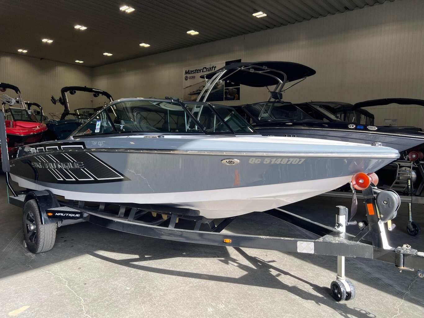 Bateau Correct Craft Ski Nautique 200 2014 Noir & Blanc avec Moteur PCM RZ409 385 heures, Remorque, Pour le Slalom !