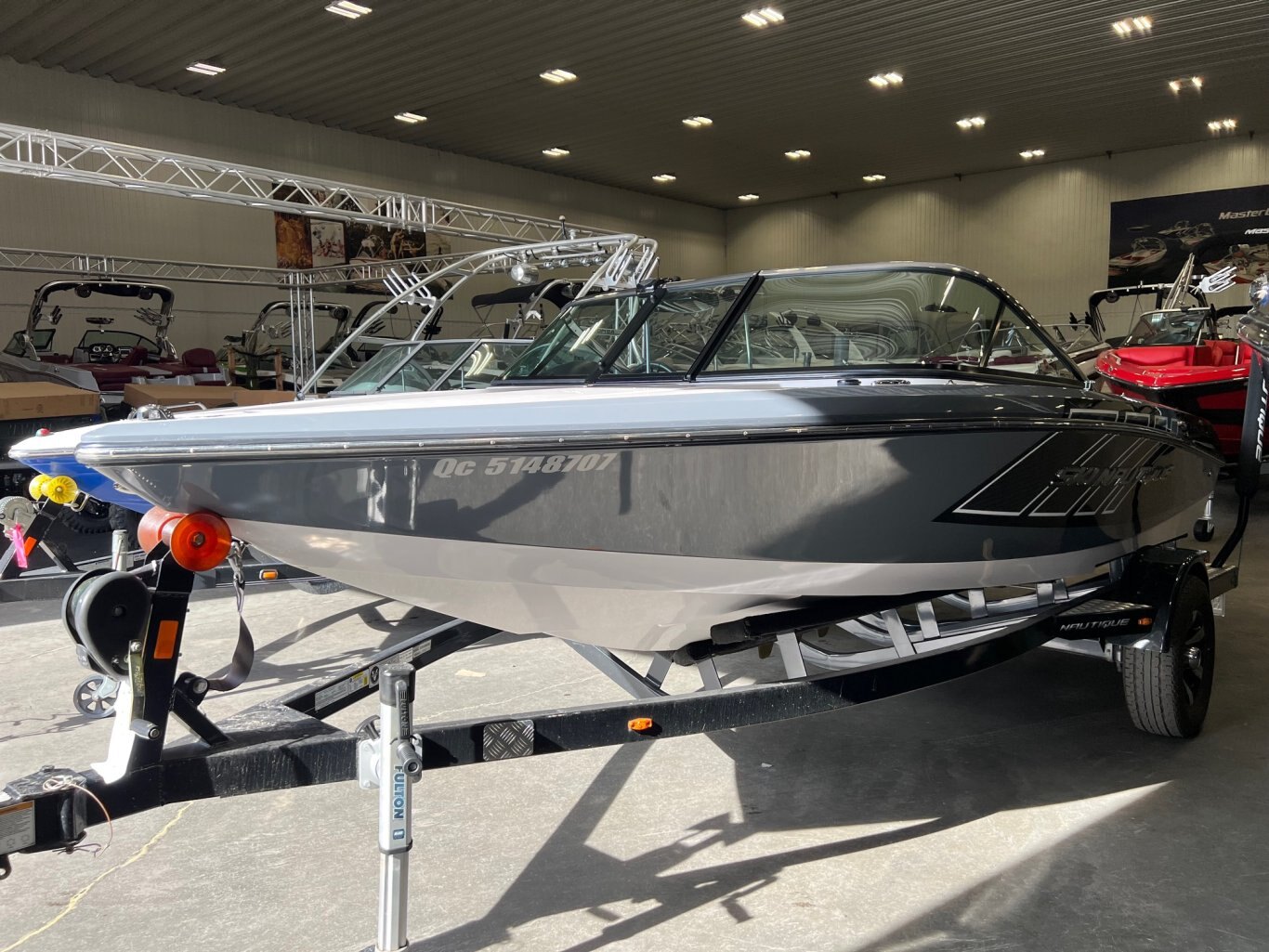 Bateau Correct Craft Ski Nautique 200 2014 Noir & Blanc avec Moteur PCM RZ409 385 heures, Remorque, Pour le Slalom !