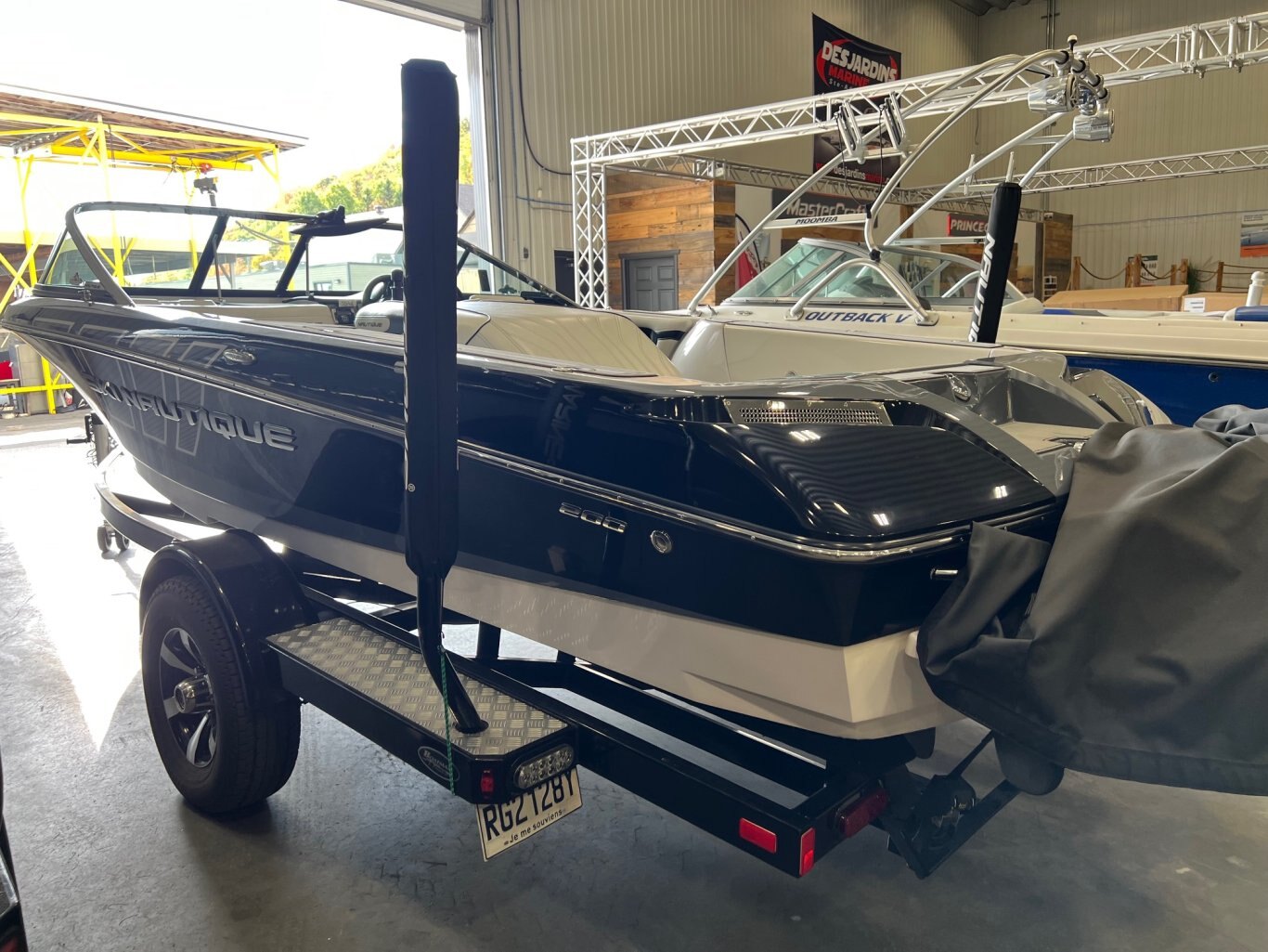 Bateau Correct Craft Ski Nautique 200 2014 Noir & Blanc avec Moteur PCM RZ409 385 heures, Remorque, Pour le Slalom !