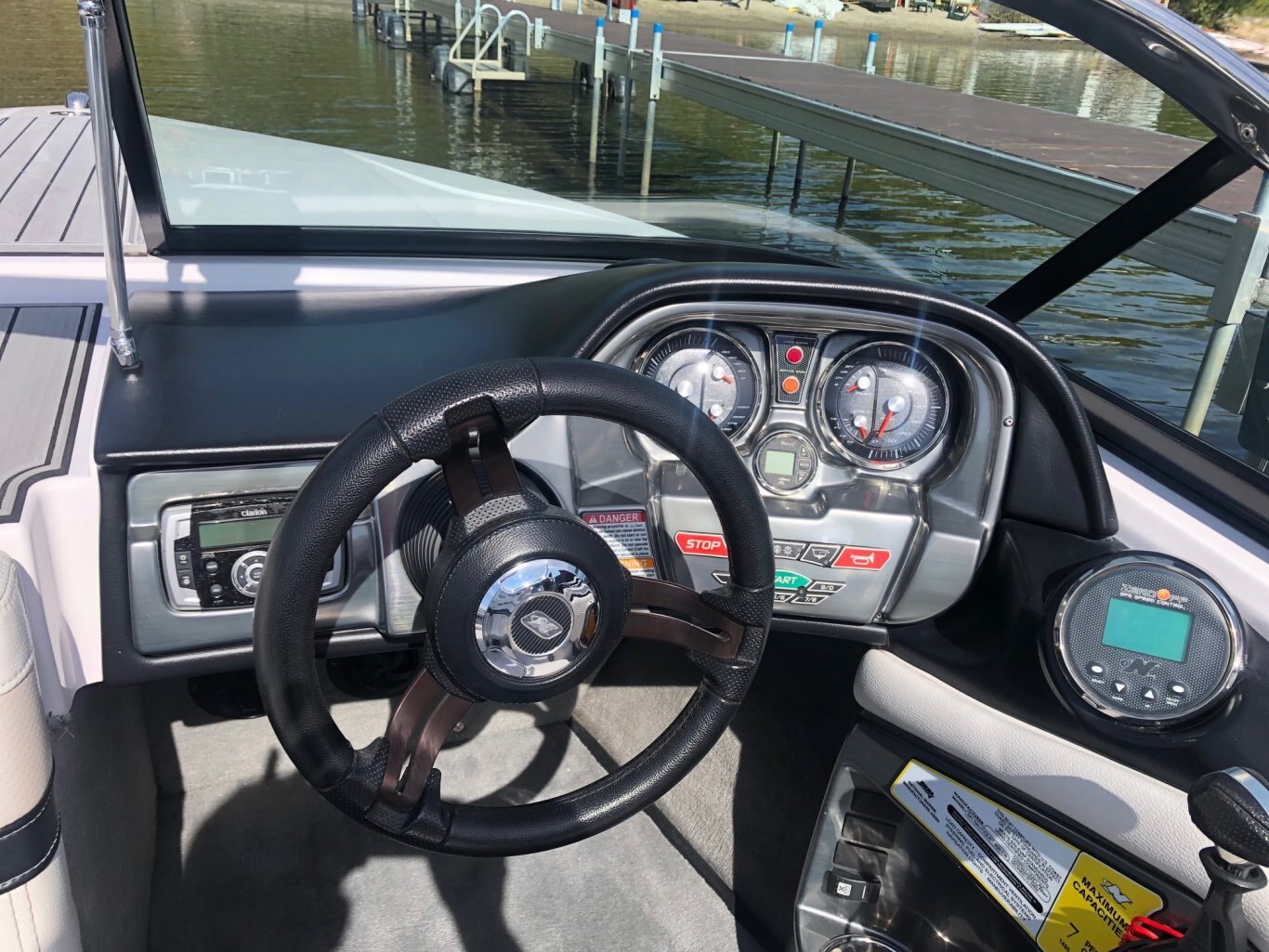 Bateau Correct Craft Ski Nautique 200 2014 Noir & Blanc avec Moteur PCM RZ409 385 heures, Remorque, Pour le Slalom !