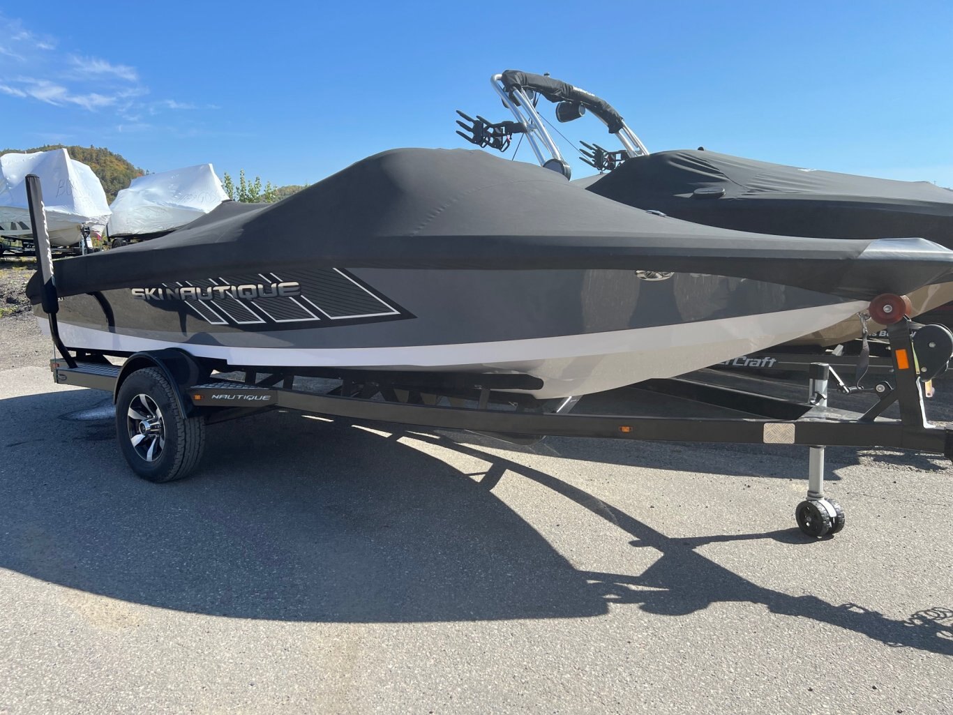 Bateau Correct Craft Ski Nautique 200 2014 Noir & Blanc avec Moteur PCM RZ409 385 heures, Remorque, Pour le Slalom !