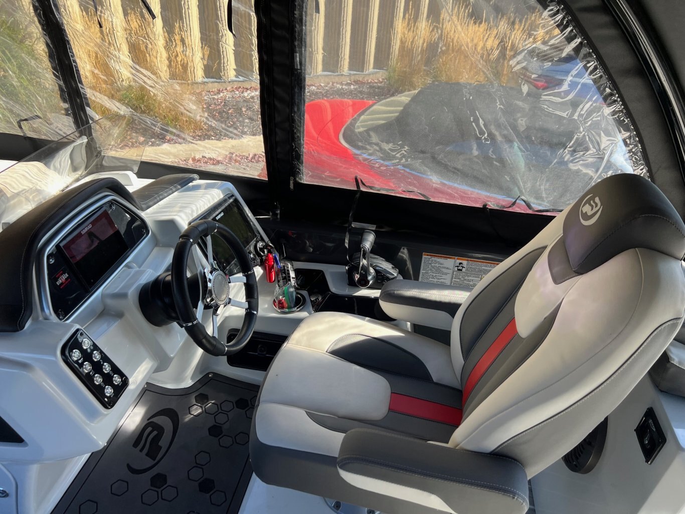 Ponton Princecraft Vogue 25XT 2022 Gris Moteur Mercury 300hp, Toit Campeur, Tour à Wake, Barre Ski, Table, Simrad & Plus !