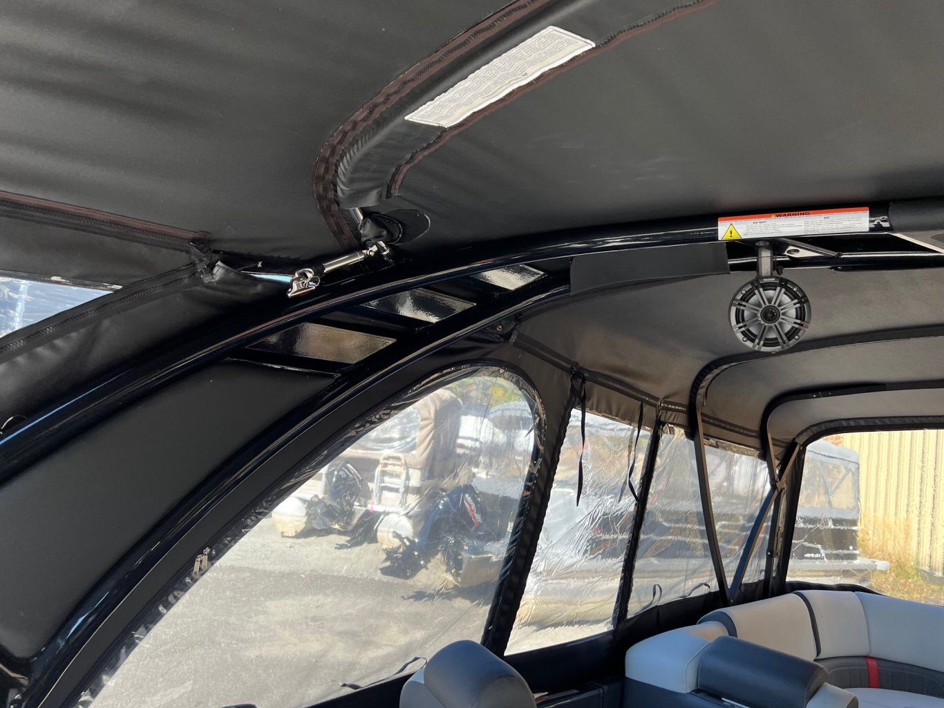 Ponton Princecraft Vogue 25XT 2022 Gris Moteur Mercury 300hp, Toit Campeur, Tour à Wake, Barre Ski, Table, Simrad & Plus !