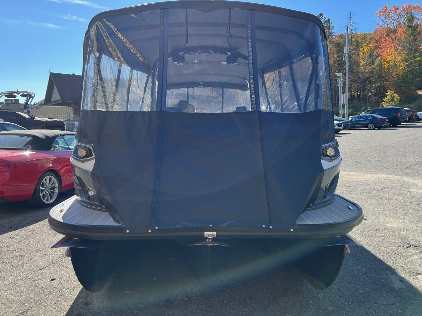 Ponton Princecraft Vogue 25XT 2022 Gris Moteur Mercury 300hp, Toit Campeur, Tour à Wake, Barre Ski, Table, Simrad & Plus !