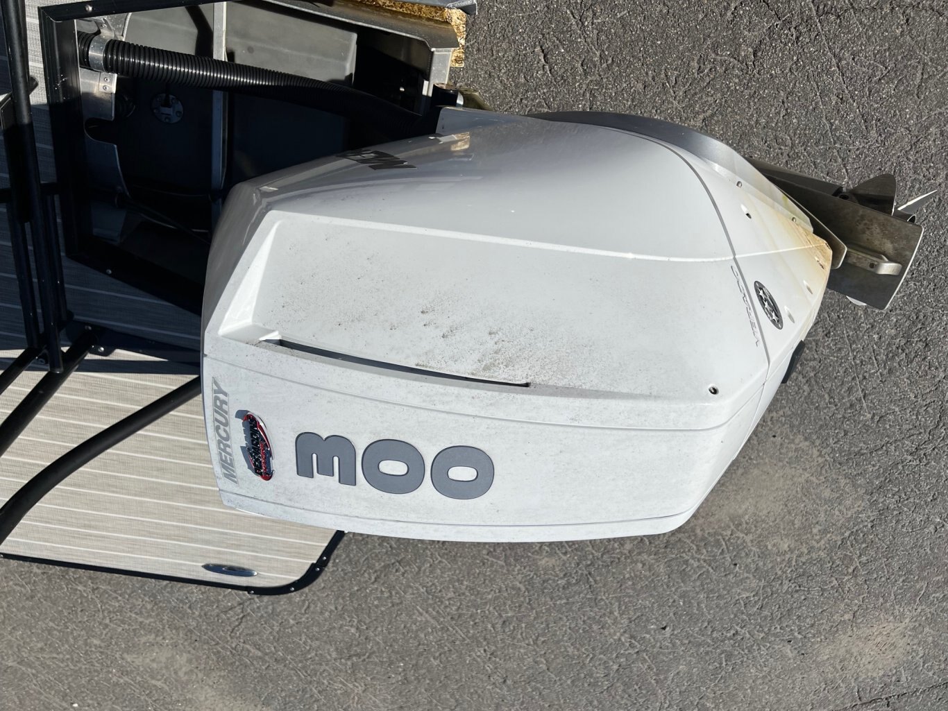 Ponton Princecraft Vogue 25XT 2022 Gris Moteur Mercury 300hp, Toit Campeur, Tour à Wake, Barre Ski, Table, Simrad & Plus !