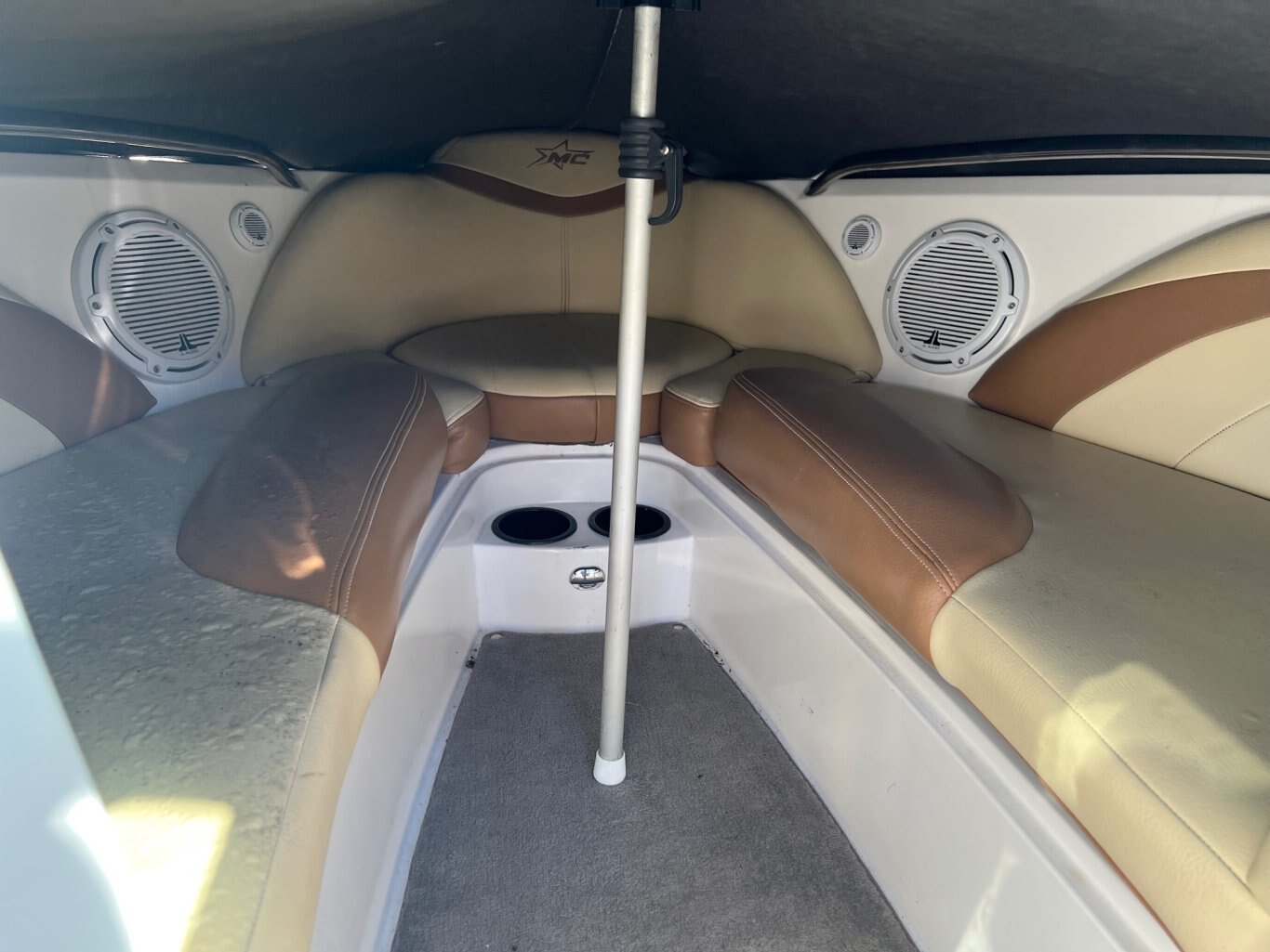 Bateau Mastercraft X14 2008 Beige Moteur 5.7l Indmar MCX 350hp 632h Modèle Hybride Multi Sports Tout Équipé!
