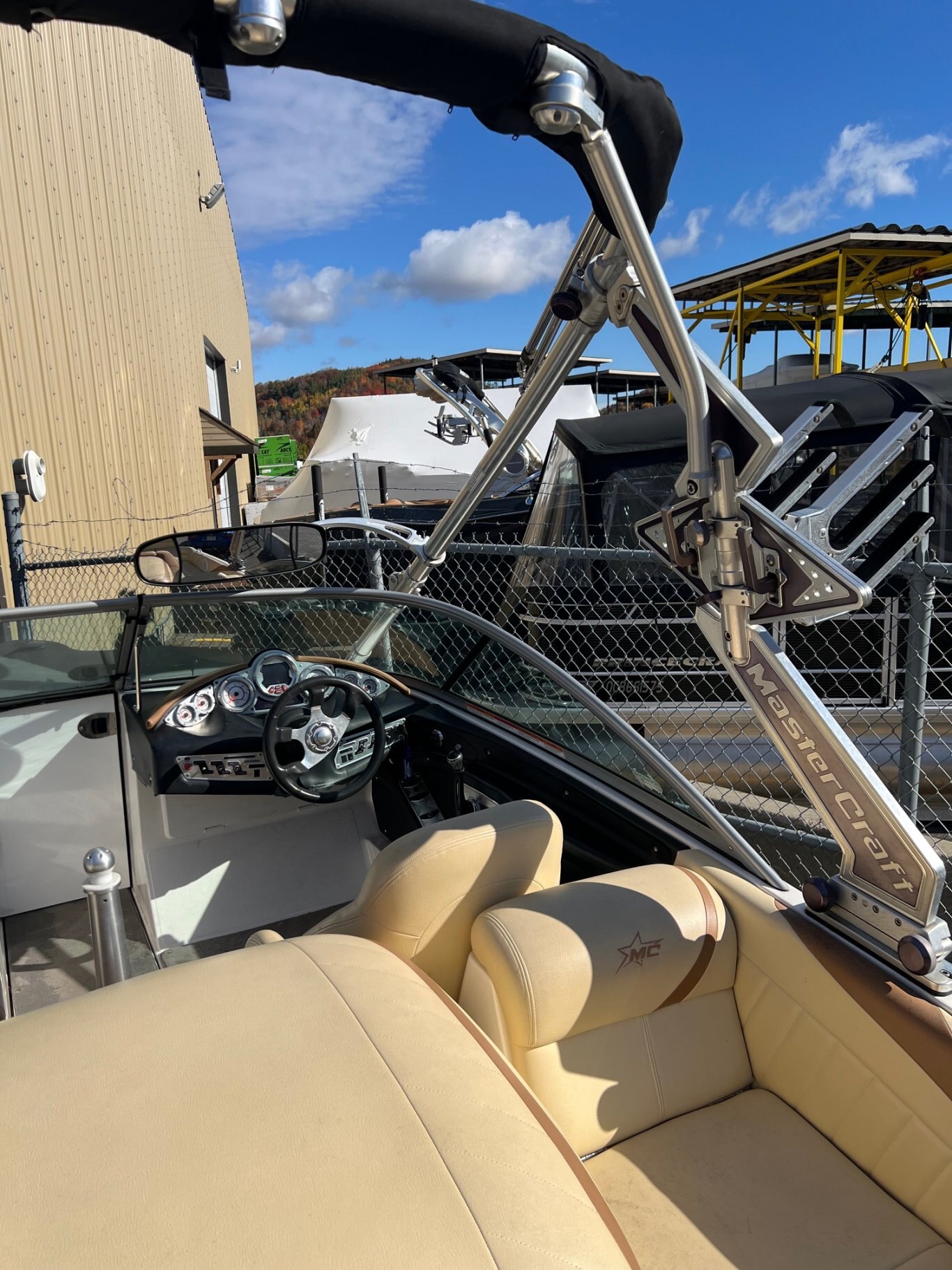 Bateau Mastercraft X14 2008 Beige Moteur 5.7l Indmar MCX 350hp 632h Modèle Hybride Multi Sports Tout Équipé!