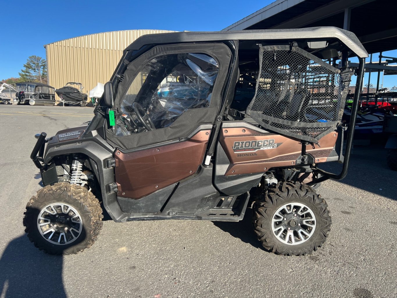 Côte à côte Honda Pioneer SXS1000 5 LTD 2021 Bronze 5 places 1000cc avec 568km & Chenilles Camso UTV 4S1 Neuves !