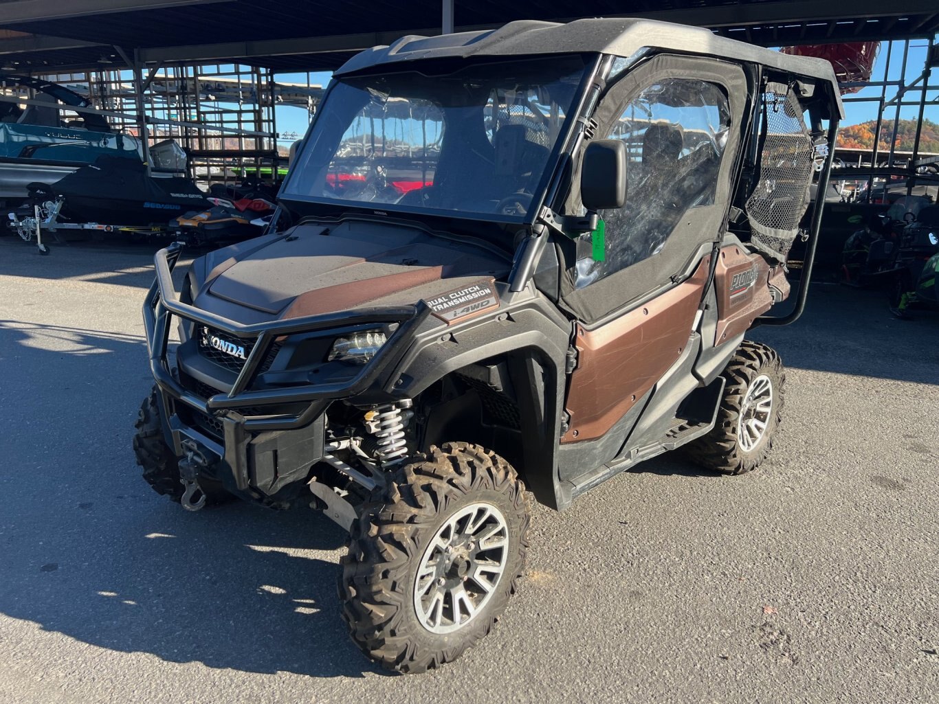 Côte à côte Honda Pioneer SXS1000 5 LTD 2021 Bronze 5 places 1000cc avec 568km & Chenilles Camso UTV 4S1 Neuves !
