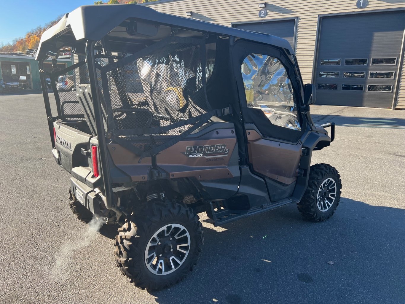 Côte à côte Honda Pioneer SXS1000 5 LTD 2021 Bronze 5 places 1000cc avec 568km & Chenilles Camso UTV 4S1 Neuves !