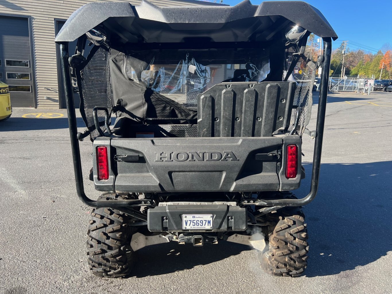 Côte à côte Honda Pioneer SXS1000 5 LTD 2021 Bronze 5 places 1000cc avec 568km & Chenilles Camso UTV 4S1 Neuves !