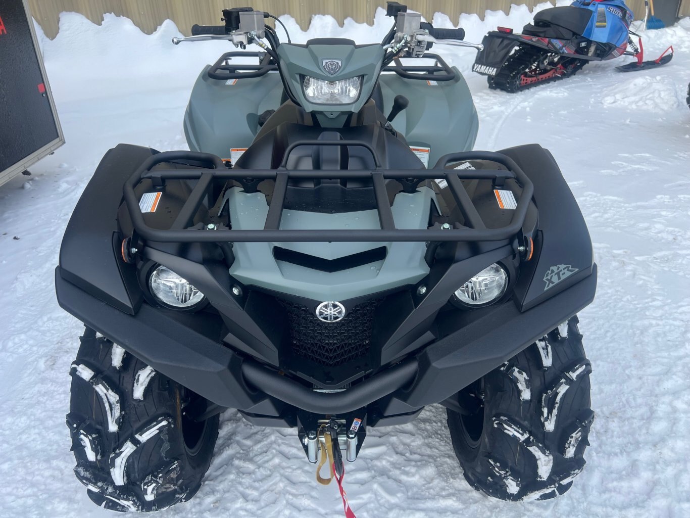 VTT Yamaha Grizzly 700 EPS XT R 2026 Gris & Noir, Winch, Mags & Pneus Agressifs, Attache Remorque Modèle Multi Usage avec Direction Assistée!