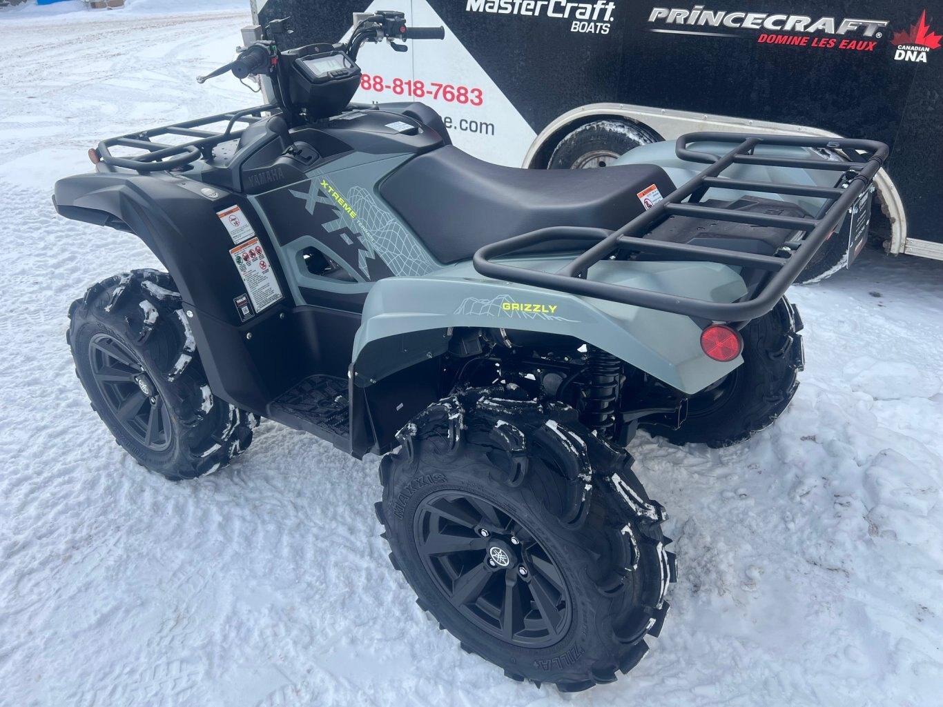 VTT Yamaha Grizzly 700 EPS XT R 2026 Gris & Noir, Winch, Mags & Pneus Agressifs, Attache Remorque Modèle Multi Usage avec Direction Assistée!